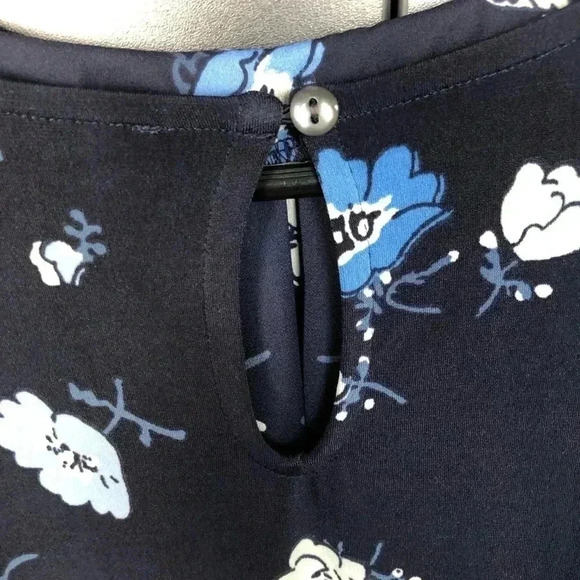 Ann Taylor Factory Cinched puff long sleeve, pleated round neck,keyhole back - Picture 5 of 7